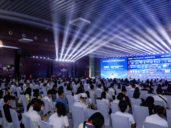 高端大气的深圳电子展同期主题峰会